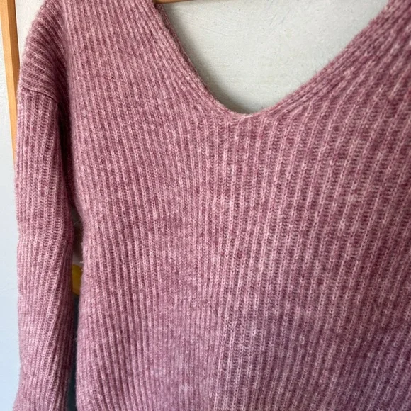 Angel Of The North Mauve Twist-Back V-Neck Sweater - Picture 6 of 8